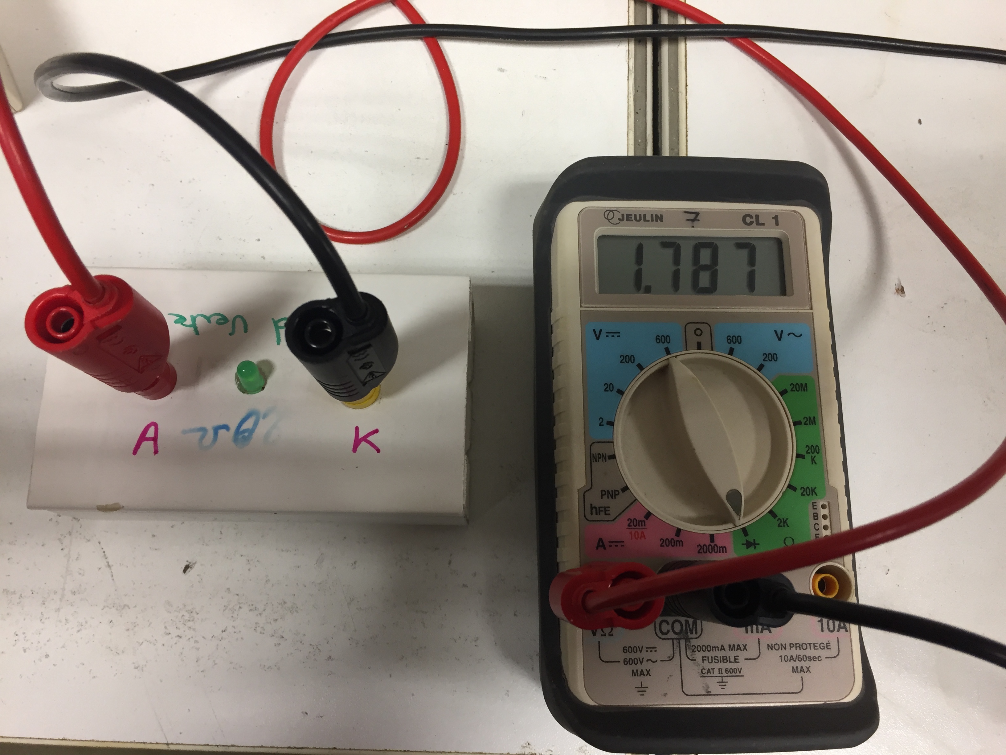 img/phys-t1-m1-multimetre-resistance.jpg